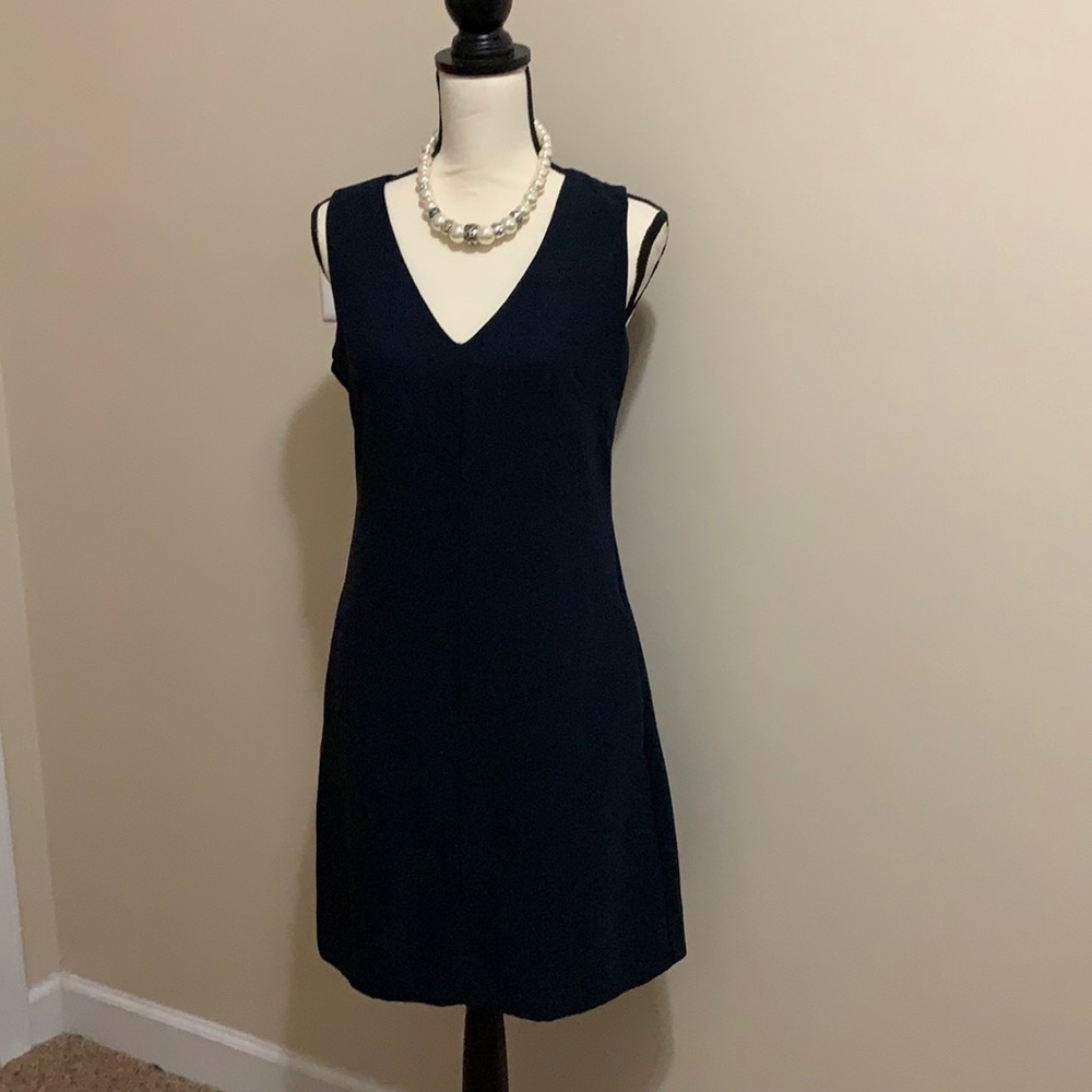 Banana Republic Blk crepe sleeveless sheath dress